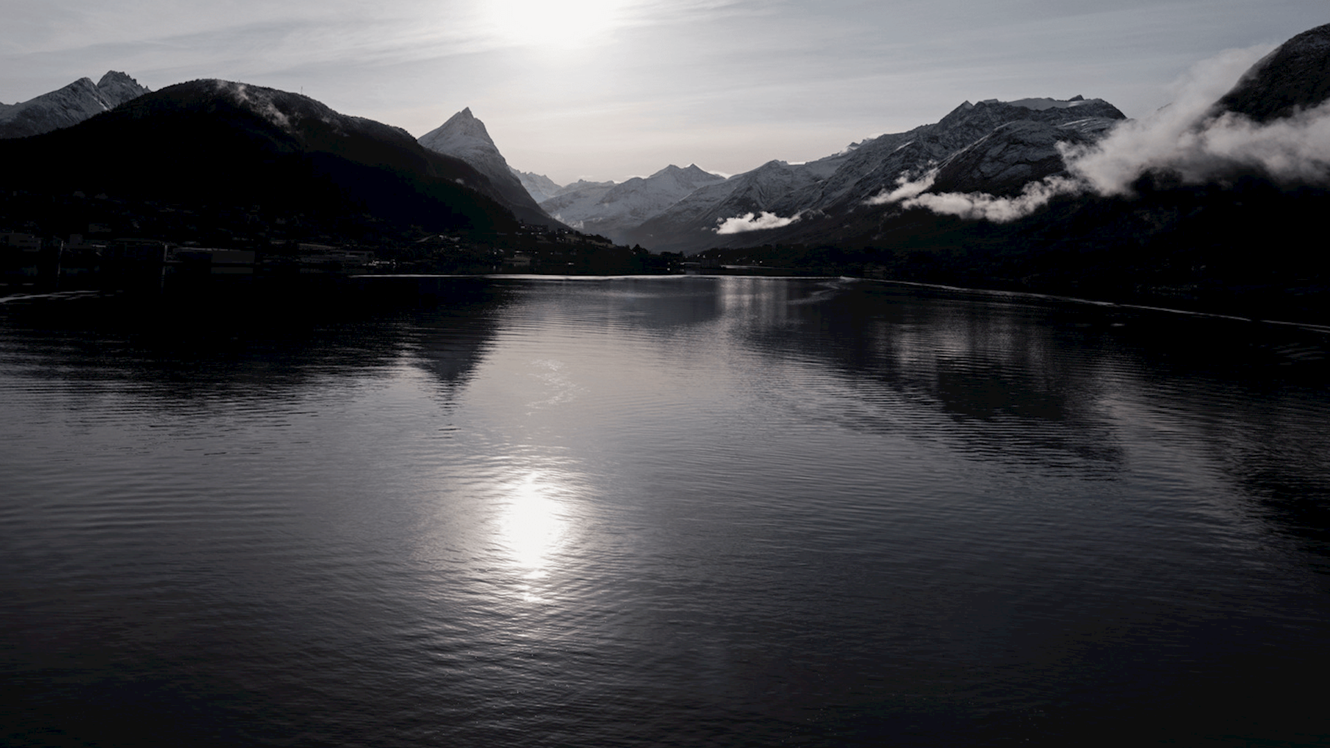 /fi-fi/-/media/stresslesssite/aboutus/aboutus-images/fjord_1440x820.png?cx=0&cy=0&cw=1920&ch=1080&hash=C34A3DED6B1D5F372A14F0BD81D7F96C