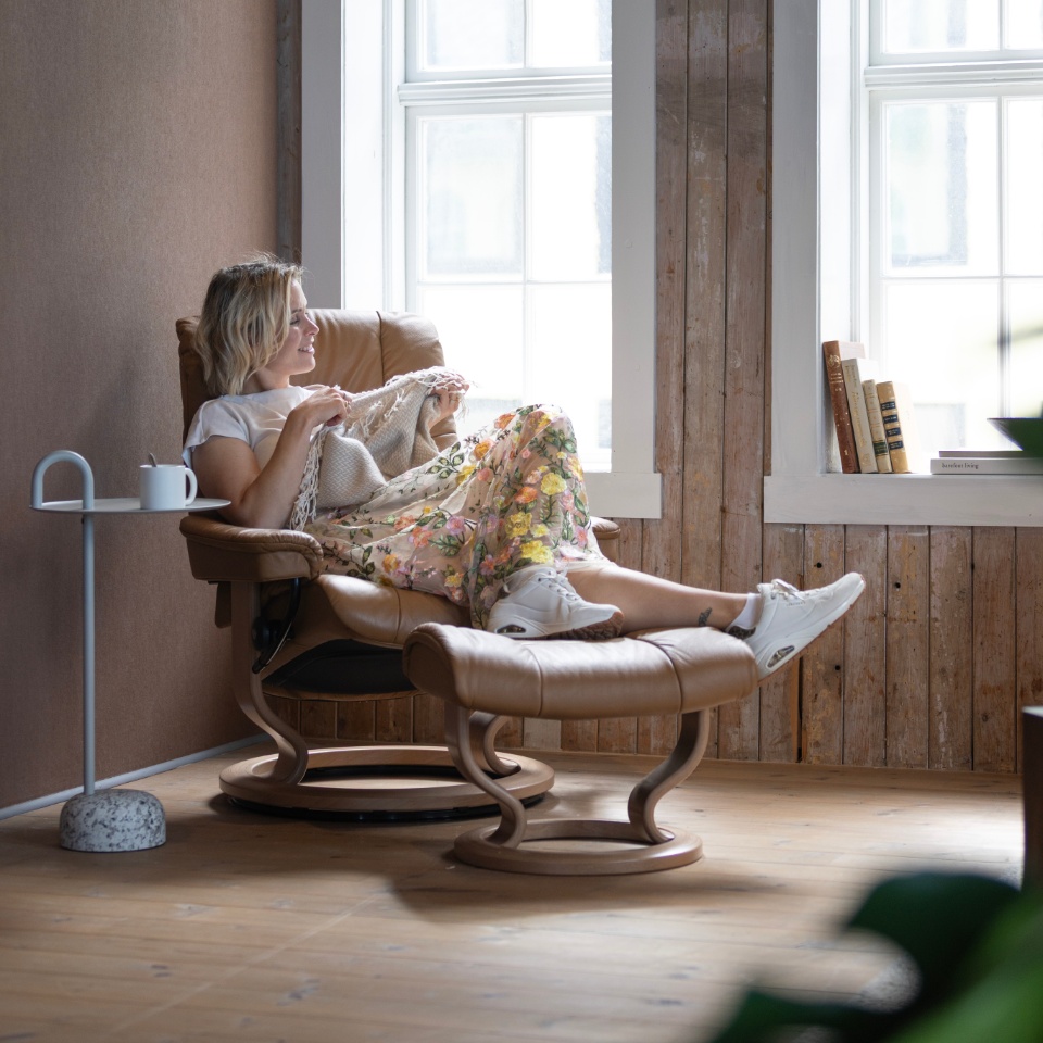 /fr-ca/-/media/stresslesssite/magasin/camillabakken/ekornes_bua_20mai2026_bs2a0157_960x960.jpg?cx=0&cy=0&cw=1200&ch=1200&hash=B151ABCCEED56446FF2894AFA3B90214