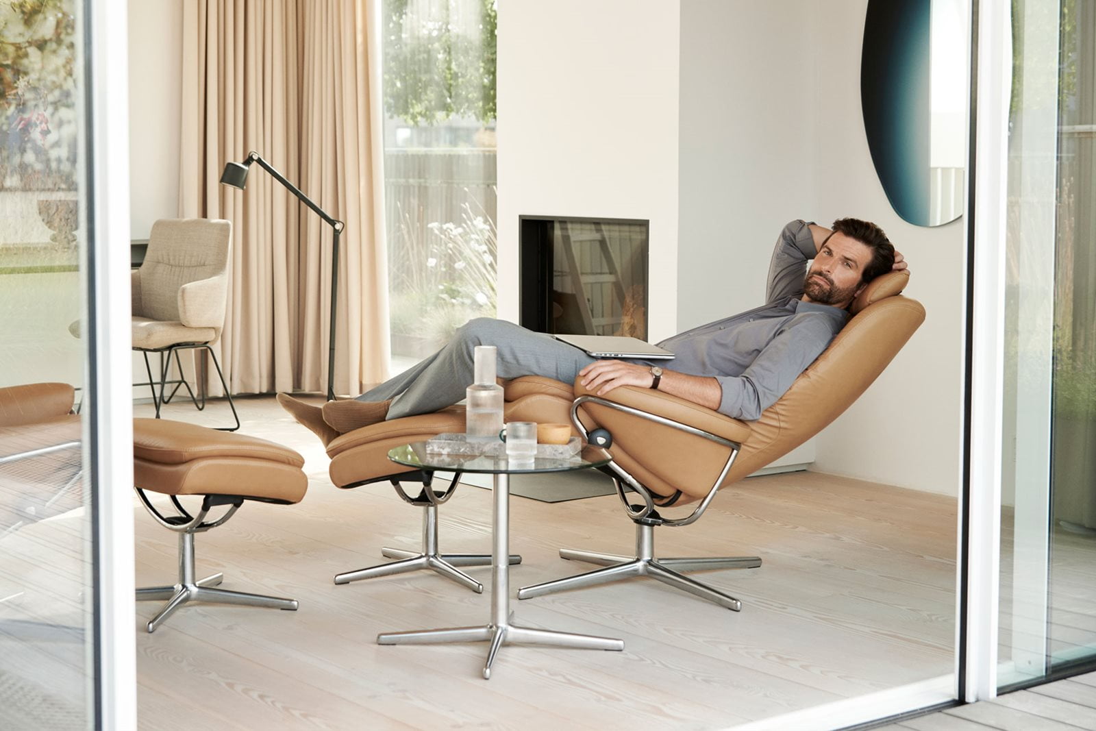 Fauteuils Stressless Tokyo, canapé Copenhagen et chaises Laurel