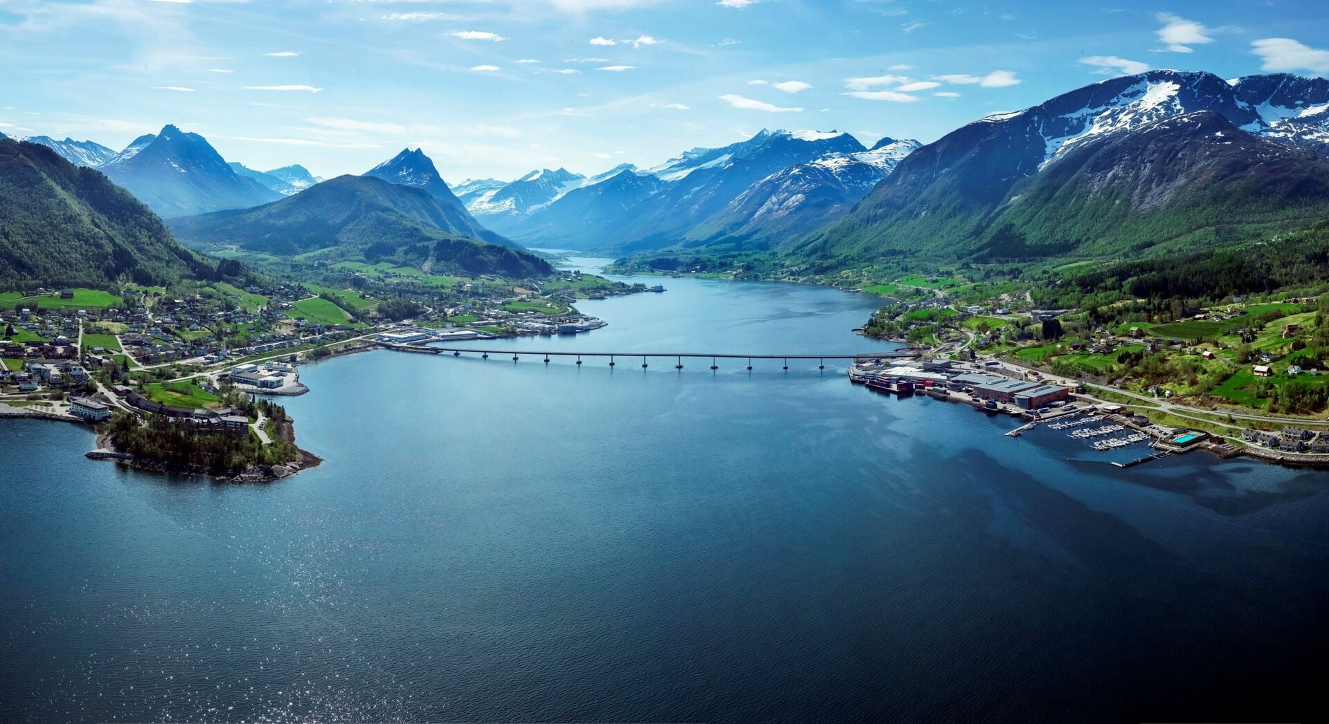 /fr-fr/-/media/stresslesssite/promotions/fr/2024/roros/sykkylven_and_the_factory_at_ikornnes.jpg?cx=0&cy=0&cw=1920&ch=1080&hash=494E031FFEBFCF8EE71A92088ECF1A45