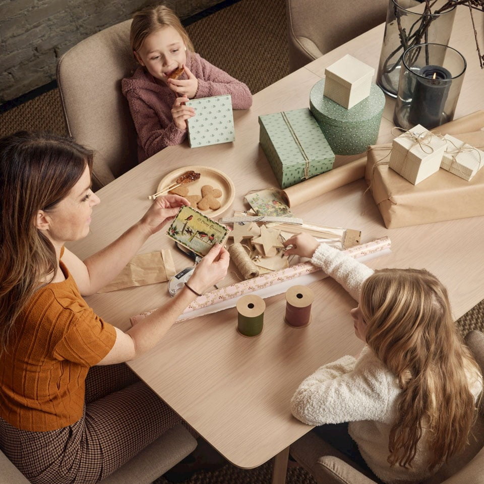 Family at Stressless dining table