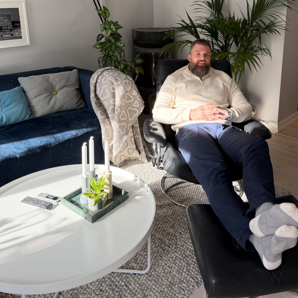 /global/-/media/stresslesssite/magasin/designed-to-last/ma_toreven_in_stressless_960x960.jpg?cx=0&cy=0&cw=912&ch=912&hash=89EEFCC7C4787729967697DDCC90A429