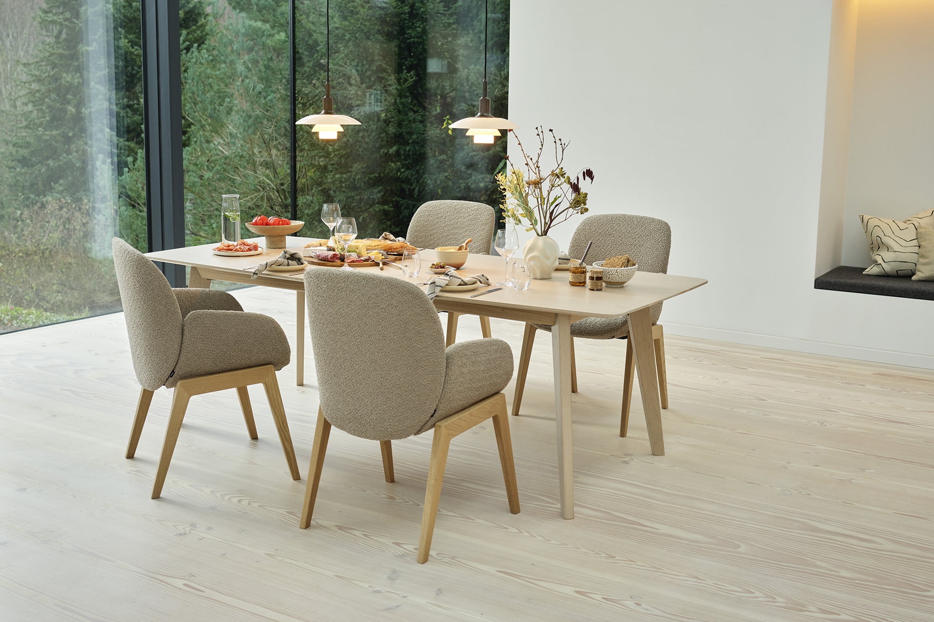 Stressless® Bay dining chairs and table in a modern house