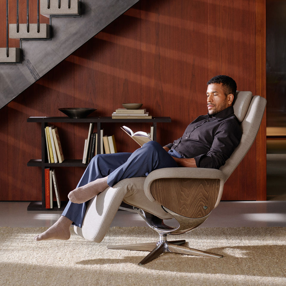 Man sitting in Stressless Helsinki recliner