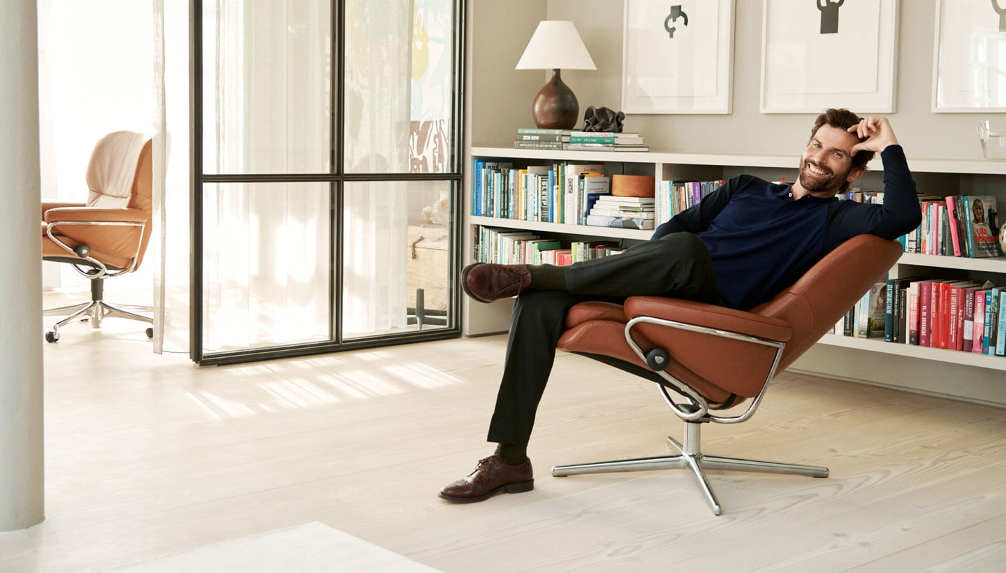 Man sitting in Stressless Rome recliner