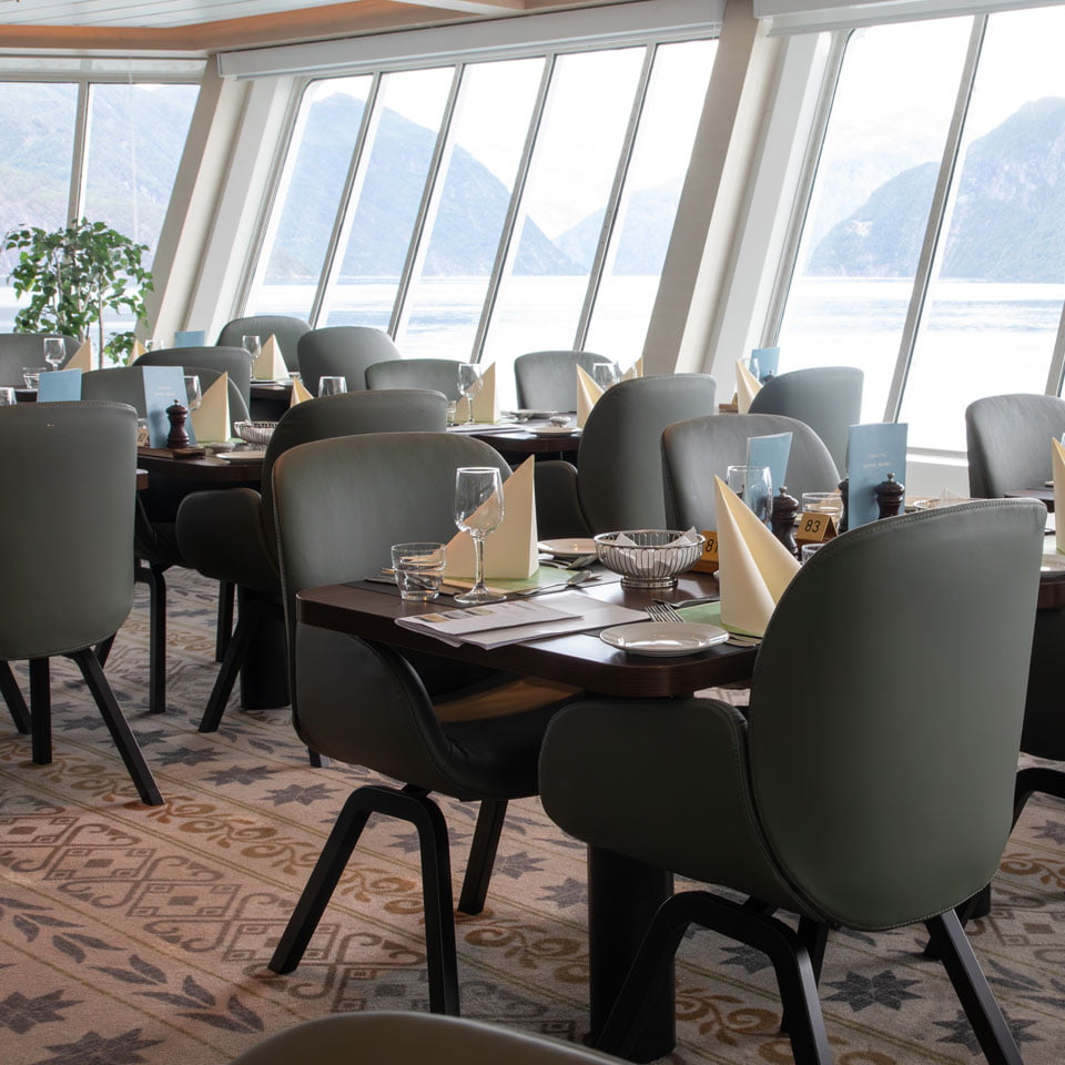 /it-it/-/media/stresslesssite/magasin/hurtigruten/hurigruten_dining_view2_960x960.jpg?cx=0&cy=0&cw=1200&ch=1200&hash=DDA204BF1A5D479662097E1ADC9E5C28