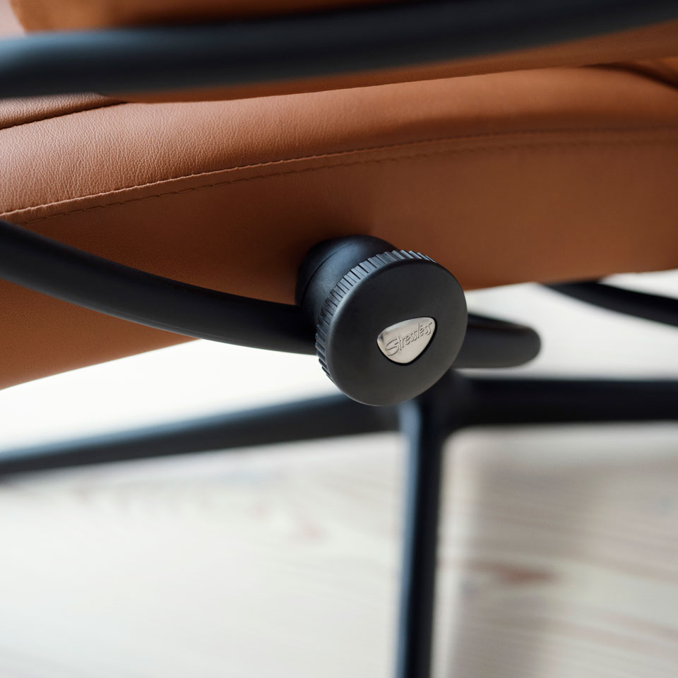 Detail Stressless Paris with Cross base in Paloma Copper
