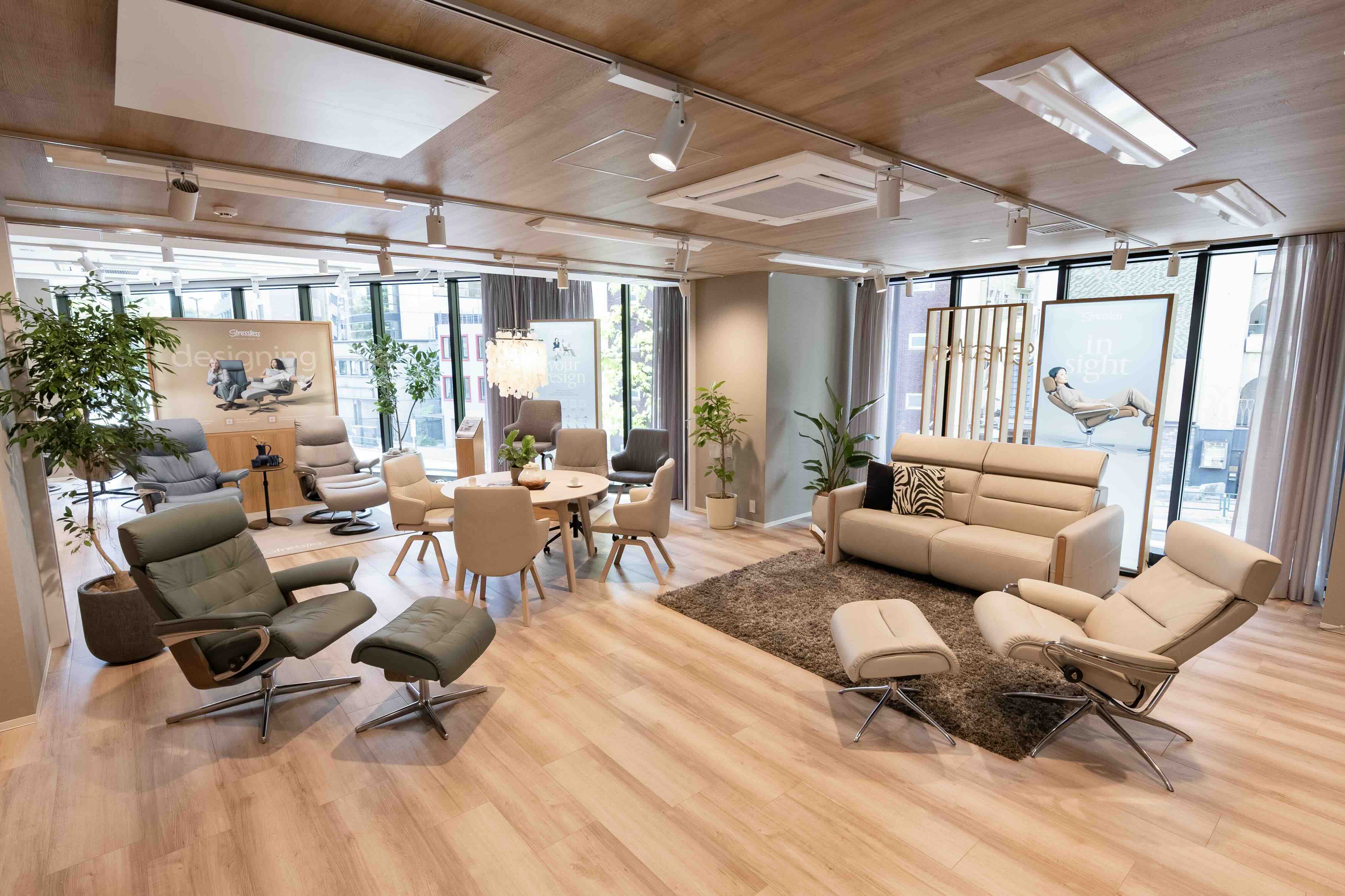 /ja-jp/-/media/stresslesssite/brandstore/jp_aoyama/01_26422_stresslessstore_aoyama_10.jpeg?cx=0.49&cy=0.65&cw=1920&ch=1080&hash=7EB8E4A48C34B13411D3DE6927523B33