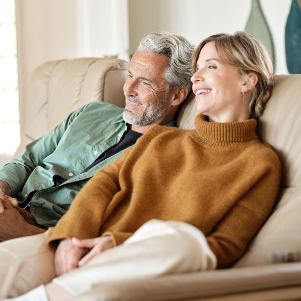 Man and woman in Stressless Windsor sofa