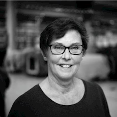 /nb-no/-/media/stresslesssite/aboutus/aboutus-images/aslaug-josefsen_leather-cutting_247x220.png?cx=0&cy=0&cw=460&ch=460&hash=DABD0F8B9DA7B0561B43CE474E162B53