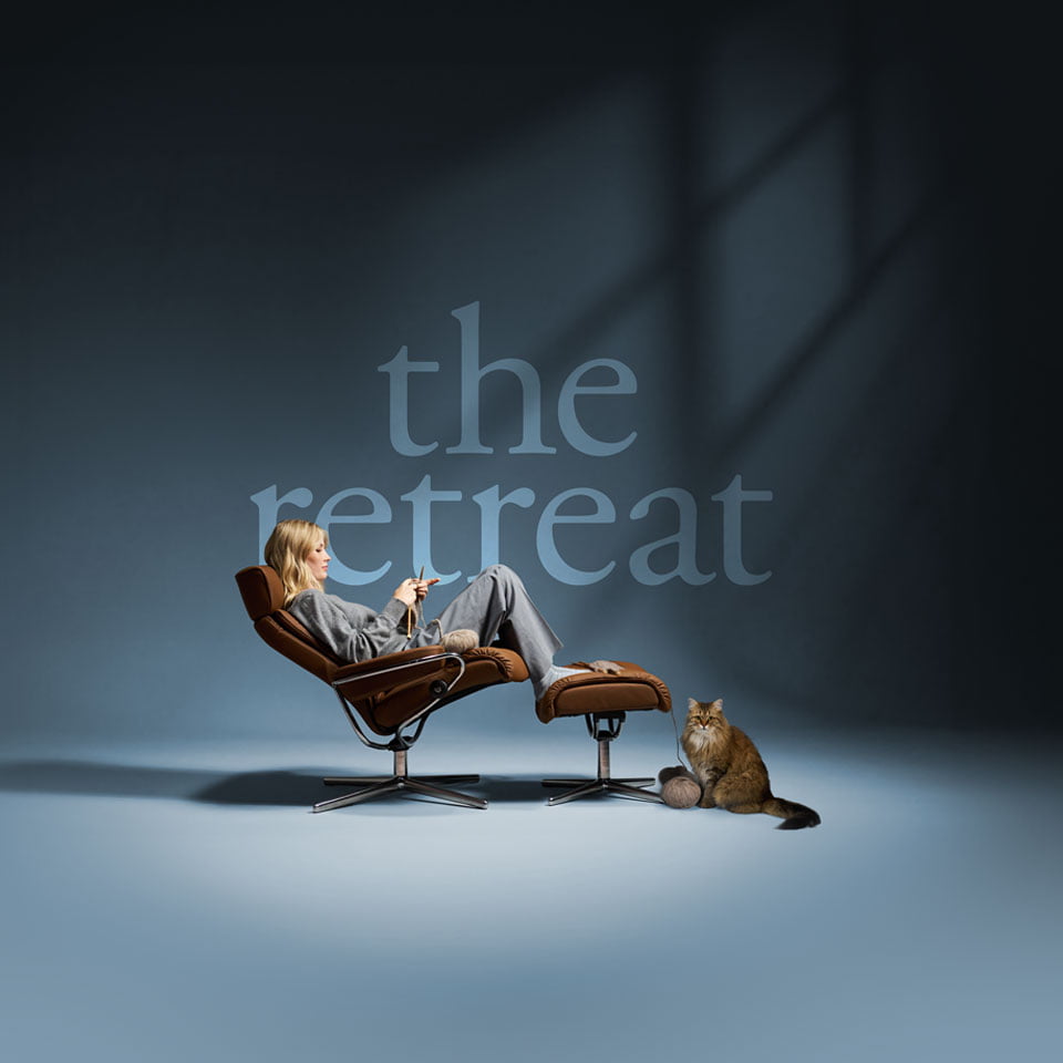 Woman knitting in a Stressless Tokyo recliner