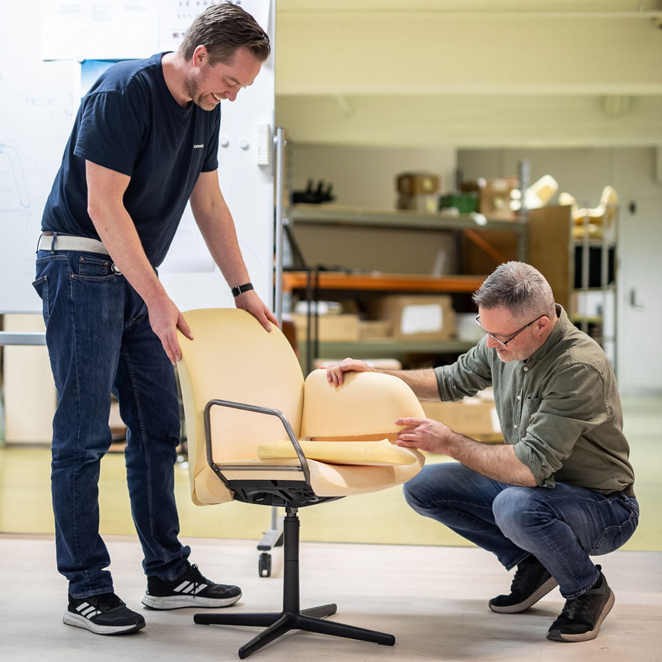 /nb-no/-/media/stresslesssite/magasin/how-stressless-makes-furniture-that-lasts/diningchair_prototype_960x960.jpg?cx=0&cy=0&cw=460&ch=460&hash=428D312312CE1D9F2716C50E4901A22B