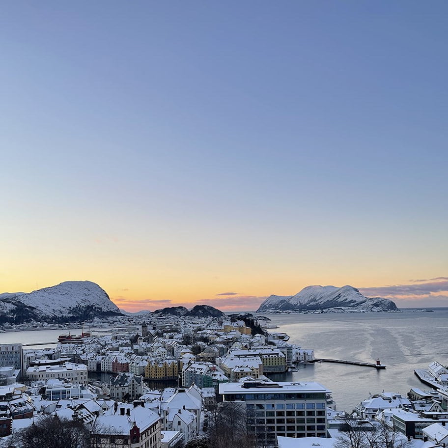 /nb-no/-/media/stresslesssite/magasin/me-time/aalesund_960x1300.jpg?cx=0&cy=0&cw=912&ch=912&hash=95B544D89F512BAAAF07D8A432B2B530