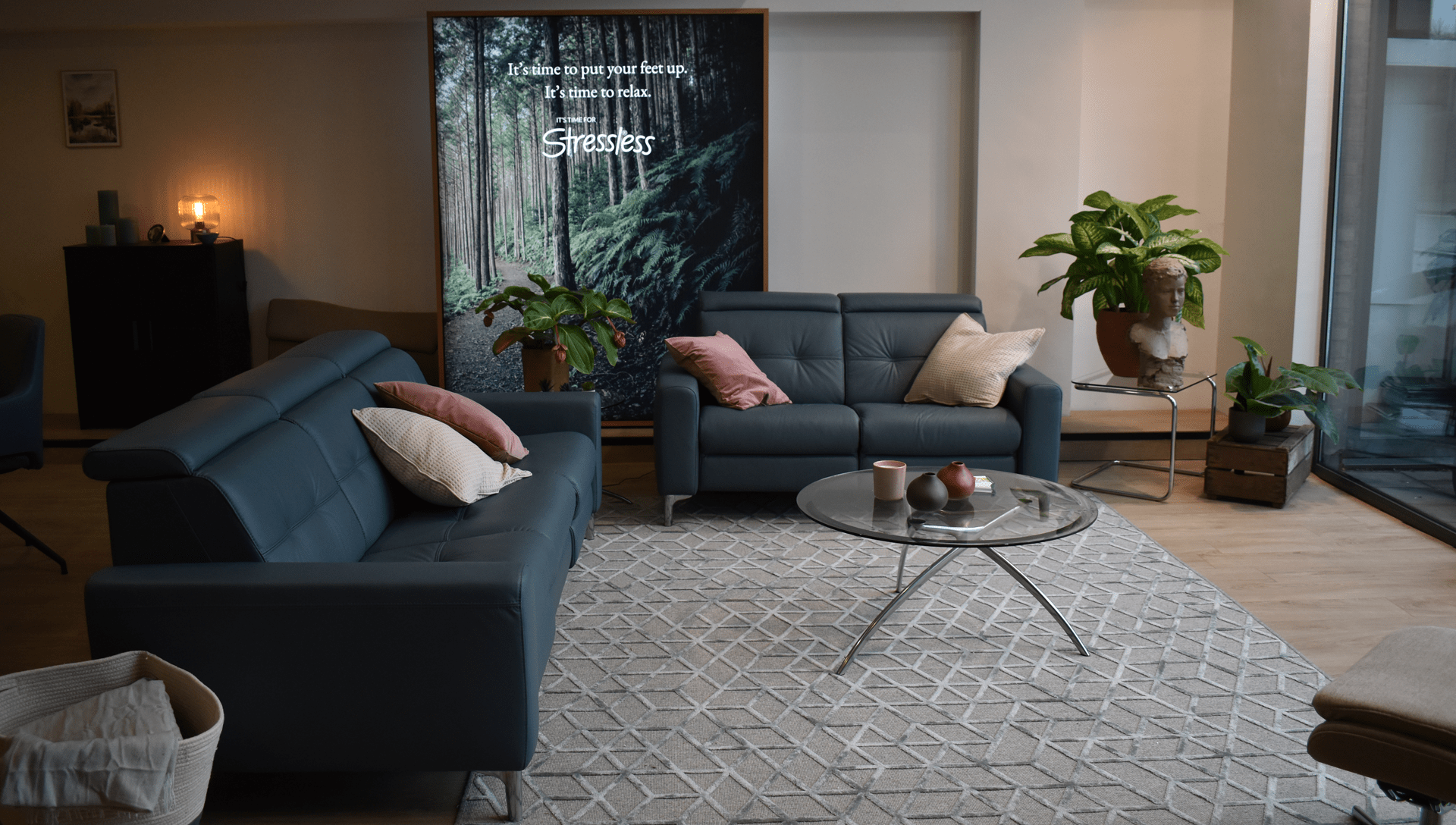 /nl-be/-/media/stresslesssite/brandstore/louvain/store-louvain-1920x1080.png?cx=0.5&cy=0.02&cw=1920&ch=1080&hash=AA26B02089F716F788619DE8C444D527