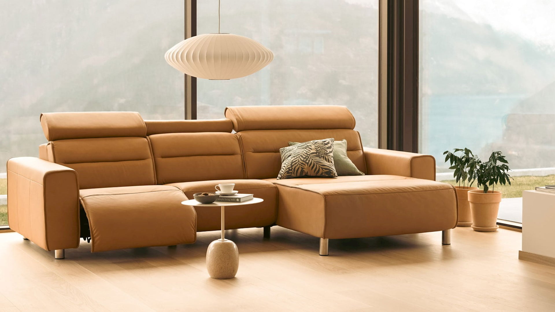 /nl-nl/-/media/stresslesssite/inspiration/material/careleatherfabric/emily_paloma_almond_1920x1080.jpg?cx=0.45&cy=0.53&cw=1920&ch=1080&hash=2BA9B2F3A47A6998BFA154DACBE4FD33