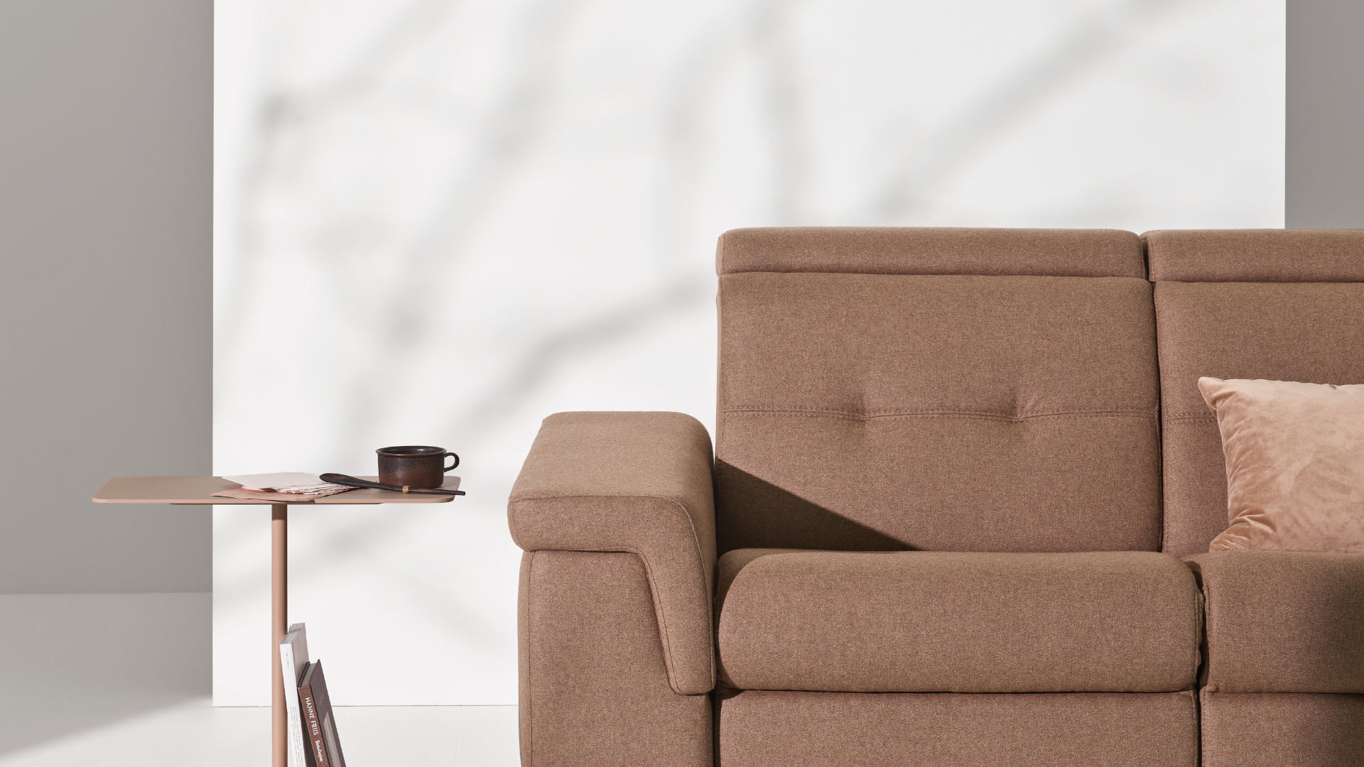 /nl-nl/-/media/stresslesssite/inspiration/material/colorstory2026/goldenhour/gh_toppbanner_1920x1080.jpg?cx=0.69&cy=0.49&cw=1920&ch=1080&hash=F29F8ACFA260F4A2D877C6452B27E59B