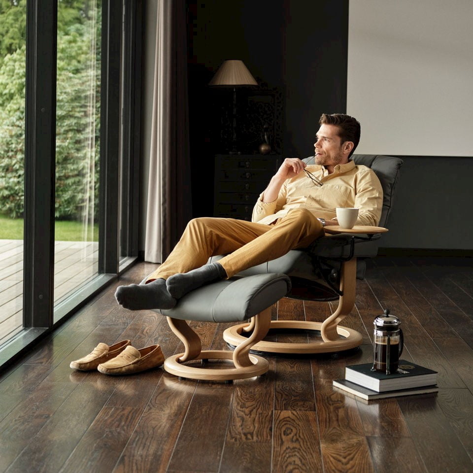 Man relaxing in Stressless Mayfair recliner