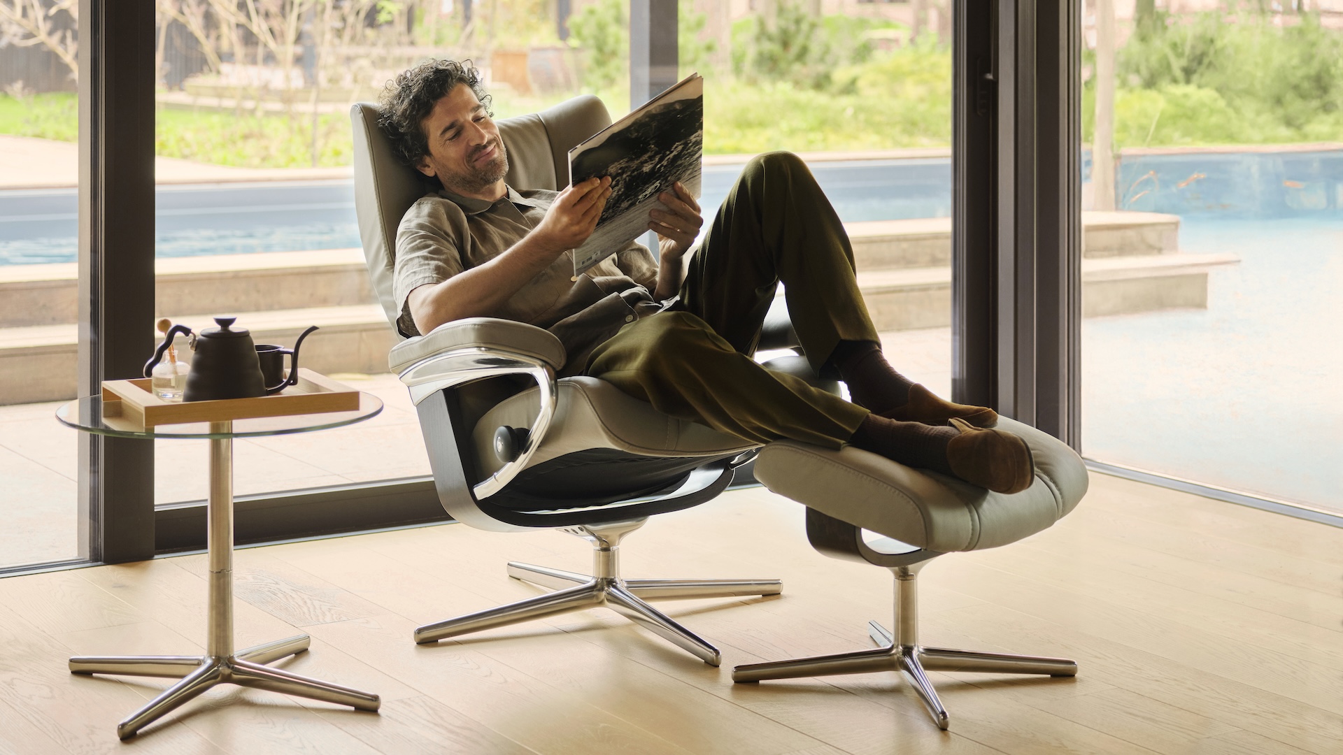 /nl-nl/-/media/stresslesssite/promotions/centraleurope/chde/stressless_wing_cross_m_pal_mushroom_wenge-polished_gm.jpg?cx=0.43&cy=0.41&cw=1920&ch=1080&hash=22A6921BE48D076FA1DD047D27C3923A