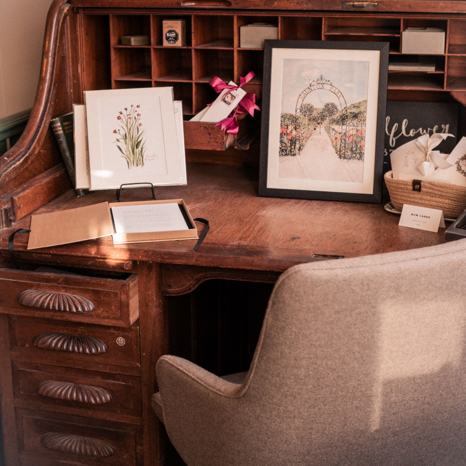 /pt-br/-/media/stresslesssite/magasin/golden-hour-with-letters-of-intent/desk_chair_960x960px.jpg?cx=0&cy=0&cw=912&ch=912&hash=319276A6A91F17881276BF649140F4C7