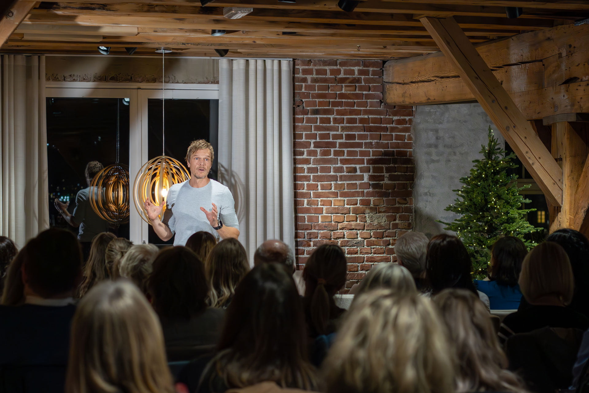 /pt-br/-/media/stresslesssite/magasin/recharge-your-mind/tomastalking1920x1280.jpg?cx=0&cy=0&cw=1920&ch=1080&hash=5F45199D2E6708DCACBE054135D7F0D8