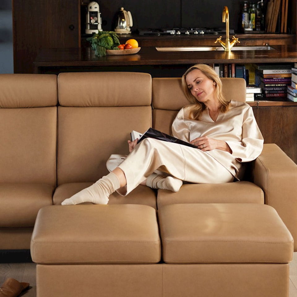 Woman sitting in Stressless Arion sofa