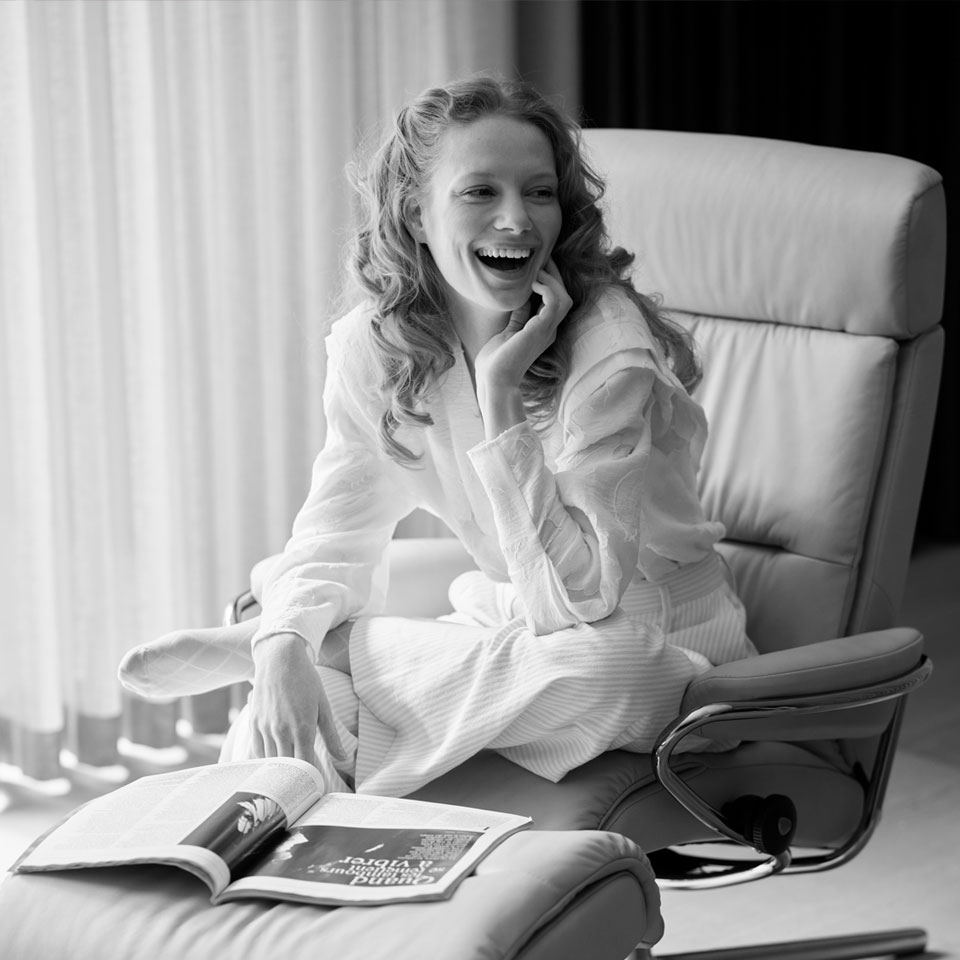 /tr-tr/-/media/stresslesssite/promotions/global/somecamp_spring24/woman_in-tokyo_bw_960x960.jpg?cx=0&cy=0&cw=460&ch=460&hash=785FC1BB1F3B5F200BE6FEBC2A8B7621