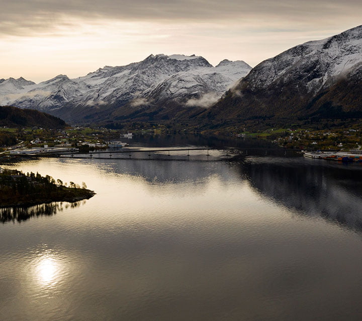 Teaser image to Sustainability article. Photo of Norwegian mountains. A