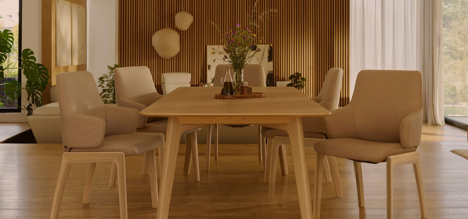 Stressless Laurel dining chairs and Bordeaux table