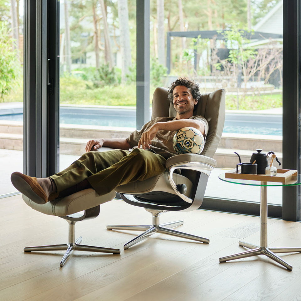 /zh-tw/-/media/stresslesssite/inspiration/styles/minimalism/wing_paloma_mushroom_manfootball2_960x960.jpg?cx=0&cy=0&cw=460&ch=460&hash=D7A3F76E6BA1894B3FA2C968065699C6