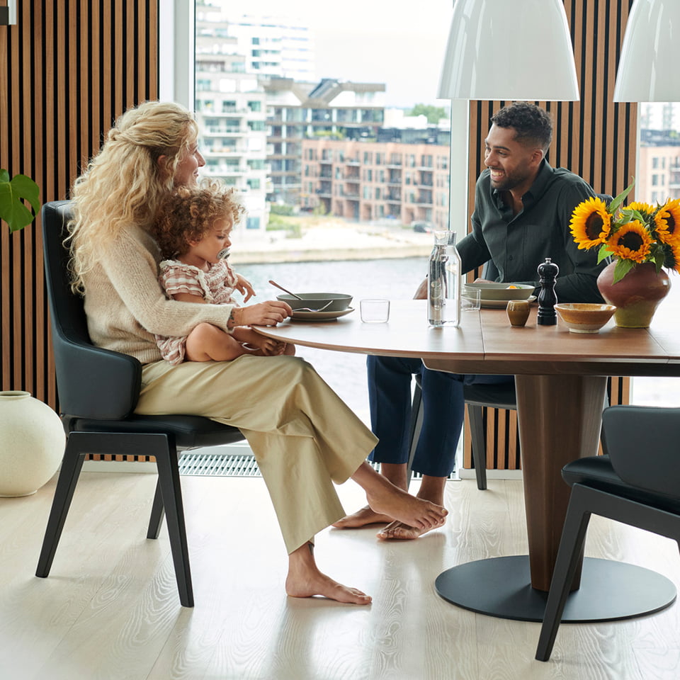 /zh-tw/-/media/stresslesssite/inspiration/styles/urbanliving/vanilla_family_960x960.jpg?cx=0&cy=0&cw=460&ch=460&hash=D94A24576B623ACFD1C4F5DCAE828B90