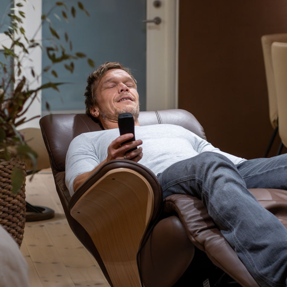 /zh-tw/-/media/stresslesssite/magasin/recharge-your-mind/tomasrelaxing.jpg?cx=0&cy=0&cw=460&ch=460&hash=0800B9D526D23EAB12869FF502672BD8