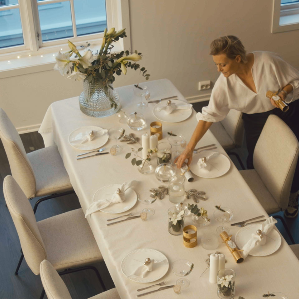 Stylist Birgitta Roald decorating Stressless Dining table