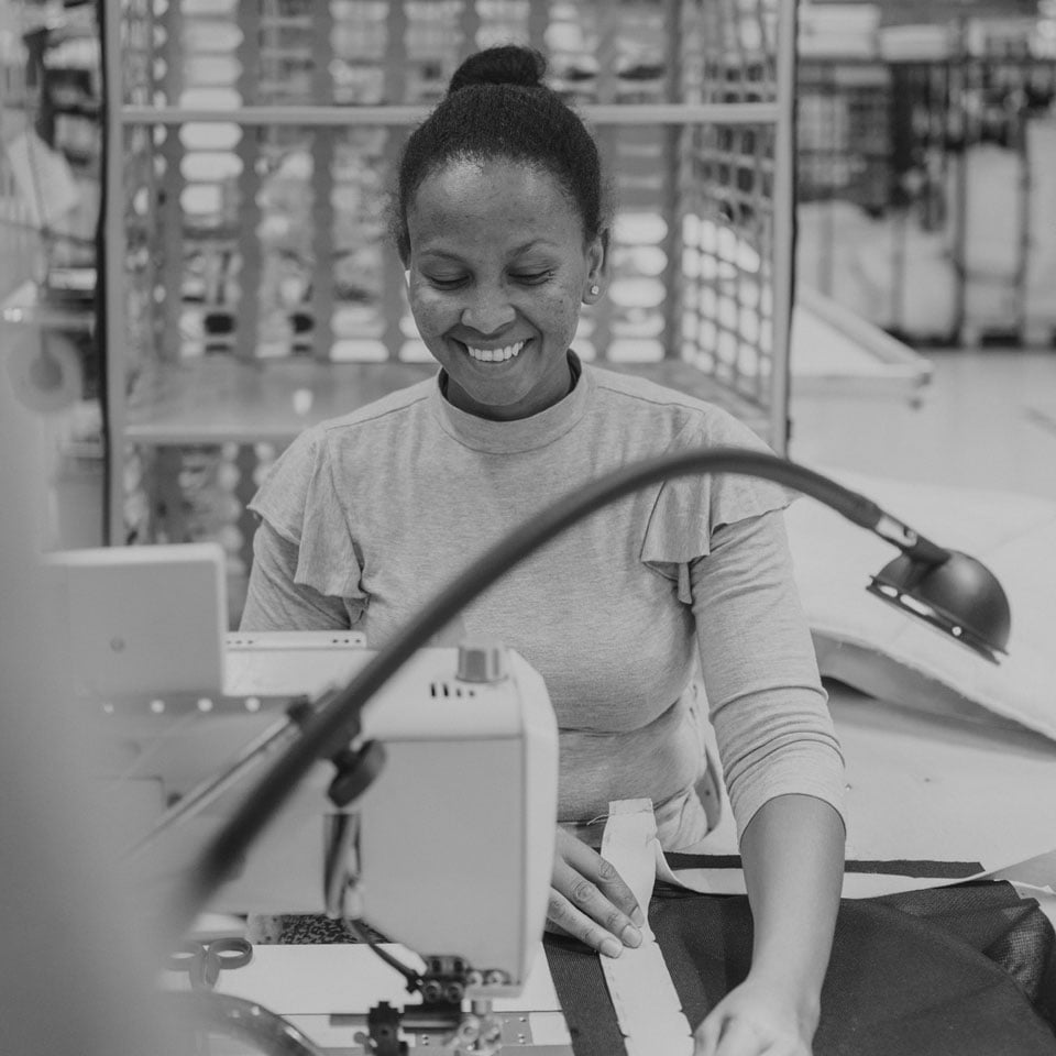 /zh-tw/-/media/stresslesssite/magasin/unity-by-diversity-and-inclusion/portrait_woman_sewing_960x960.jpg?cx=0&cy=0&cw=460&ch=460&hash=D2734FFCE076CD37C28CC1D4755208EA